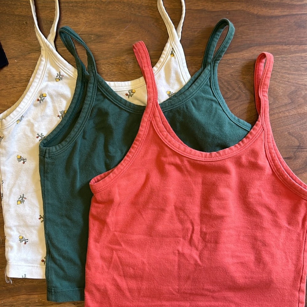 Three ARQ tanks, size small